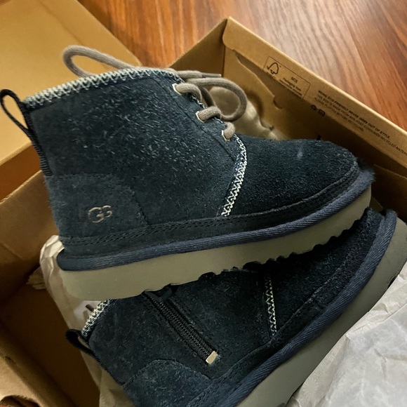 Toddler winter Ugg boots. - Picture 10 of 10